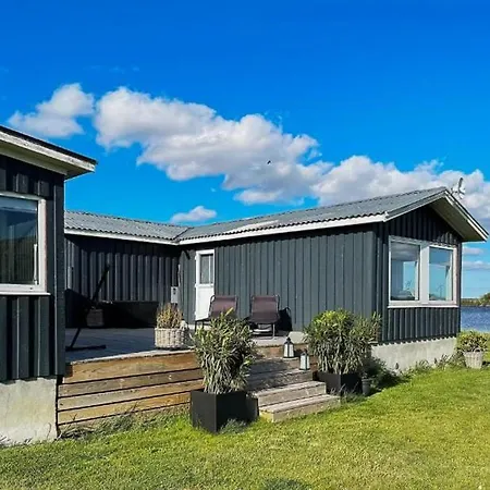 Protected Fjord With Fjord Views Ferienhaus
